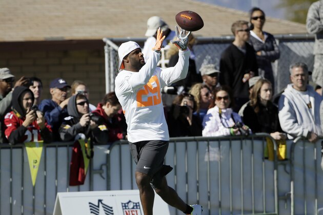 Dallas Cowboys' DeMarco Murray catches a pass during a practice session at Luke Air Force Base for the NFL Football Pro Bowl Thursday, Jan. 22, 2015, in Glendale, Ariz. (AP Photo/David J. Phillip)