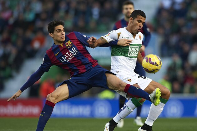 ELCHE, SPAIN - JANUARY 24:  Jonathas (R) of Elche competes for the ball with Bartra of Barcelona during the La Liga match between Elche FC and FC Barcelona at Estadio Manuel Martinez Valero on January 24, 2015 in Elche, Spain.  (Photo by Manuel Queimadelos Alonso/Getty Images)