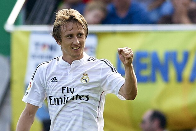 VILLARREAL, SPAIN - SEPTEMBER 27:  Luka Modric of Real Madrid celebrates after scoring during the La Liga match between Villarreal CF and Real Madrid at El Madrigal on September 27, 2014 in Villarreal, Spain.  (Photo by Manuel Queimadelos Alonso/Getty Images)