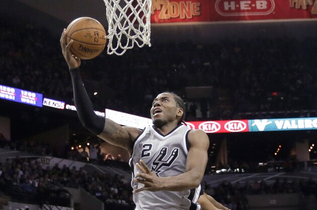 San Antonio Spurs’ Kawhi Leonard (2) drives to the basket against the Los Angeles Lakers during the second half of an NBA basketball game, Friday, Jan. 23, 2015, in San Antonio. San Antonio won 99-85. (AP Photo/Eric Gay)