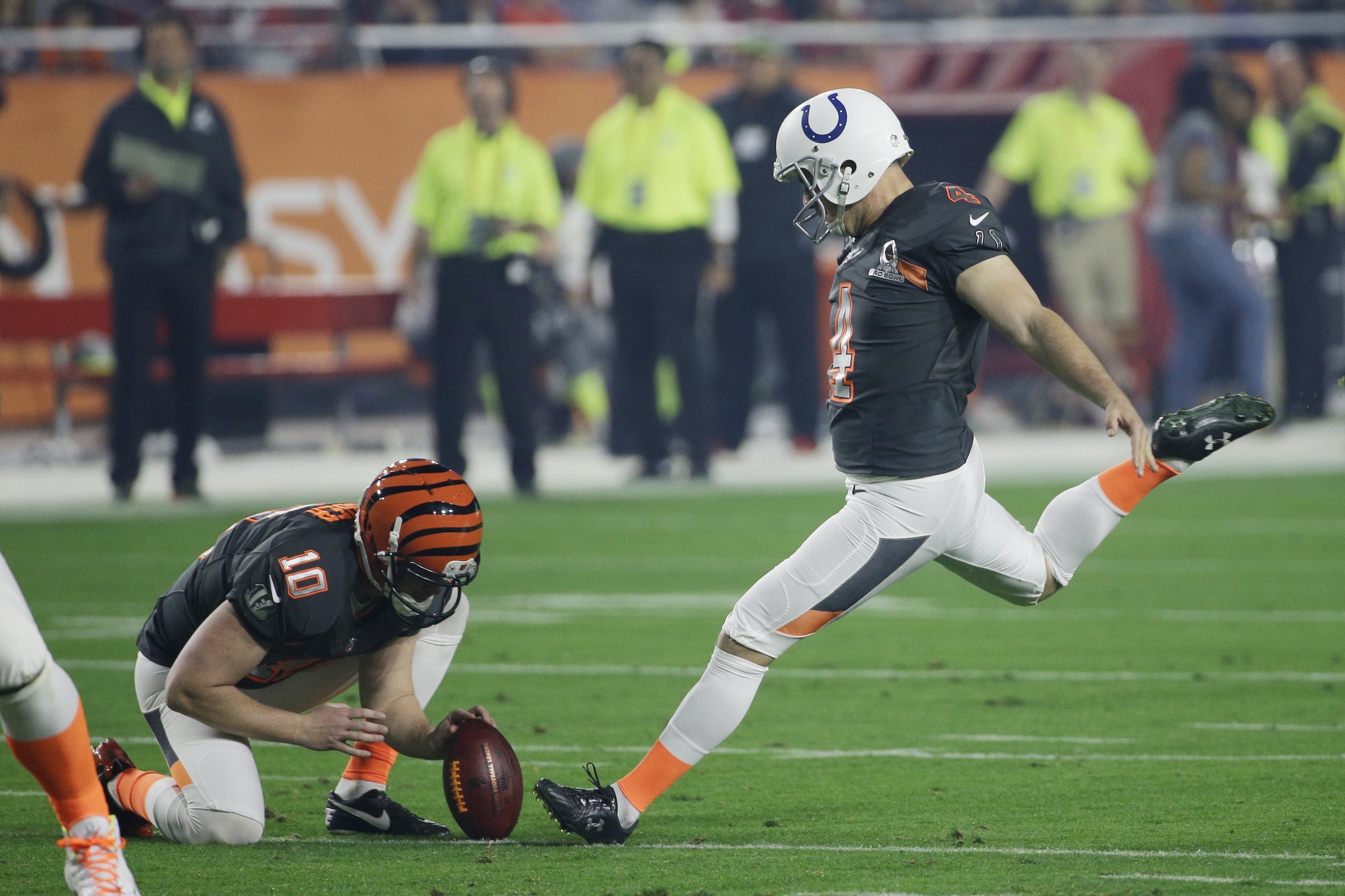 Indianapolis Colts' Adam Vinatieri kicks a field goal during the first half of the NFL Football Pro Bowl Sunday, Jan. 25, 2015, in Glendale, Ariz. (AP Photo/David J. Phillip)