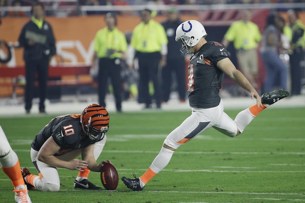 Indianapolis Colts' Adam Vinatieri kicks a field goal during the first half of the NFL Football Pro Bowl Sunday, Jan. 25, 2015, in Glendale, Ariz. (AP Photo/David J. Phillip)
