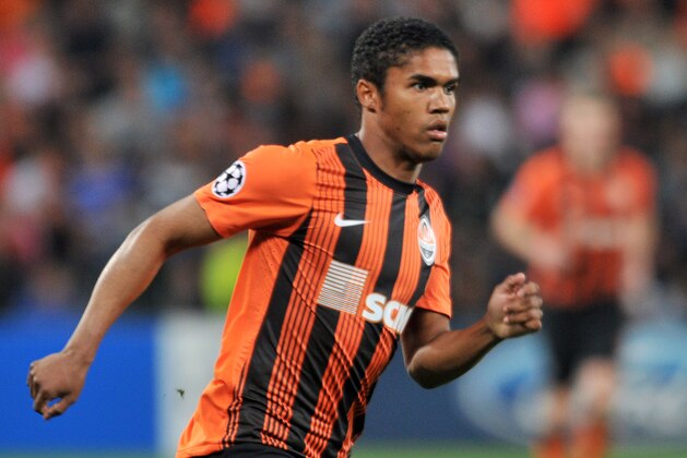 DONETSK, UKRAINE - SEPTEMBER 19:  Douglas Costa of FC Shakhtar Donetsk in action during the UEFA Champions League group stage match between FC Shakhtar Donetsk and FC Nordsjaelland at the Donbass Arena on September 19, 2012 in Donetsk, Ukraine. (Photo by Genya Savilov/EuroFootball/Getty Images)