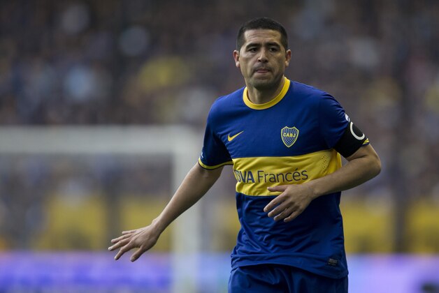 Boca Juniors' Juan Roman Riquelme gestures during an Argentina's league soccer match against Quilmes in Buenos Aires, Argentina, Sunday, Sept. 29, 2013. (AP Photo/Eduardo Di Baia)