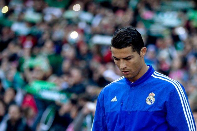 CORDOBA, SPAIN - JANUARY 24: Cristiano Ronaldo of Real Madrid CF prior to start the La Liga match between Cordoba CF and Real Madrid CF at El Arcangel stadium on January 24, 2015 in Cordoba, Spain.  (Photo by Gonzalo Arroyo Moreno/Getty Images)