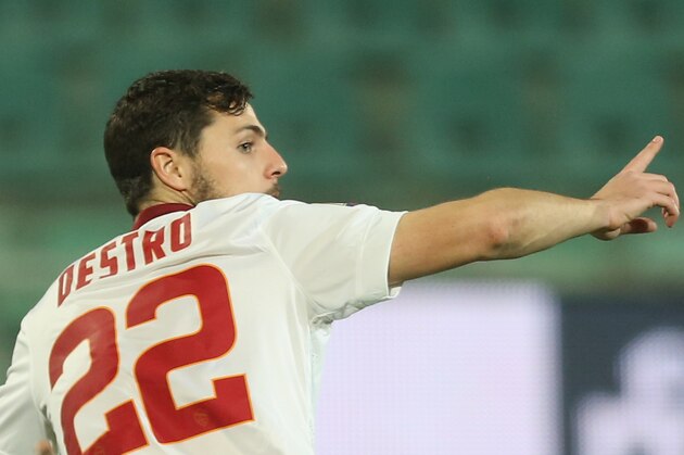 PALERMO, ITALY - JANUARY 17:  Mattia Destro of Roma celebrates hid team's equalizing goal during the Serie A match between US Citta di Palermo and AS Roma at Stadio Renzo Barbera on January 17, 2015 in Palermo, Italy.  (Photo by Maurizio Lagana/Getty Images)