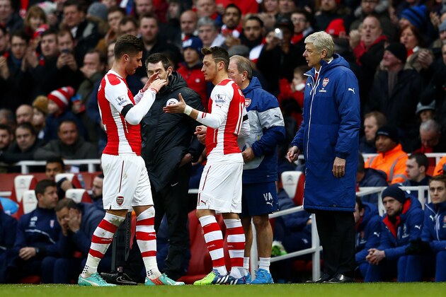 LONDON, ENGLAND - JANUARY 11:  Arsene Wenger, manager of Arsenal looks on as Mesut Oezil of Arsenal replaces Olivier Giroud of Arsenal during the Barclays Premier League match between Arsenal and Stoke City at Emirates Stadium on January 11, 2015 in London, England.  (Photo by Julian Finney/Getty Images)