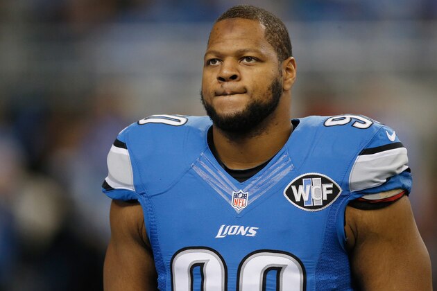 DETROIT, MI - NOVEMBER 27: Ndamukong Suh #90 of the Detroit Lions prior to the start of the game against the Chicago Bears at Ford Field on November 27, 2014 in Detroit, Michigan. (Photo by Gregory Shamus/Getty Images)
