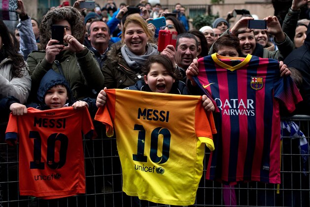 LA CORUNA, SPAIN - JANUARY 18: FC Barcelona fans hold up Lionel Messi t-shirts before the La Liga match between RC Deportivo La Coruna and FC Barcelona at Riazor Stadium outdoors on January 18, 2015 in La Coruna, Spain.  (Photo by Gonzalo Arroyo Moreno/Getty Images)