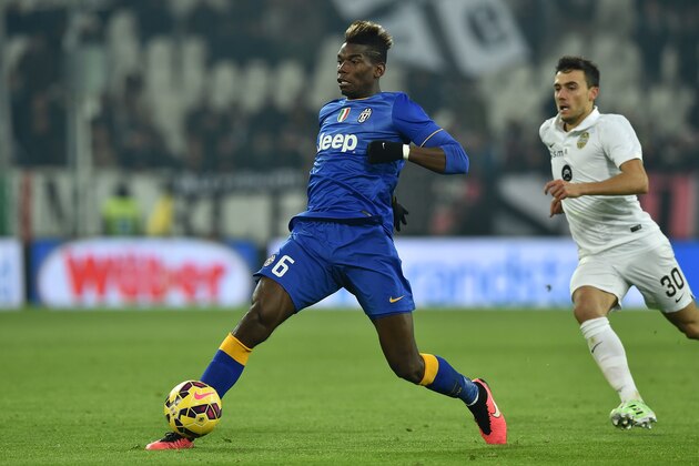 TURIN, ITALY - JANUARY 15:  Paul Pogba of Juventus FC controls the ball during the TIM Cup match between Juventus FC and Hellas Verona FC at Juventus Arena on January 15, 2015 in Turin, Italy.  (Photo by Valerio Pennicino/Getty Images)