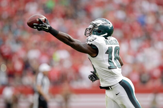 SANTA CLARA, CA - SEPTEMBER 28:  Jeremy Maclin #18 of the Philadelphia Eagles makes a catch during their game against the San Francisco 49ers at Levi's Stadium on September 28, 2014 in Santa Clara, California.  (Photo by Ezra Shaw/Getty Images)