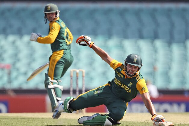 South Africa's Rilee Rossouw slides into his crease as teammate Quinton de Kock looks back during their One Day International cricket match against Australia in Sydney Sunday, Nov. 23, 2014.(AP Photo/Rob Griffith)