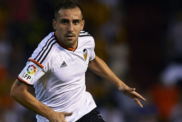 VALENCIA, SPAIN - OCTOBER 25:  Paco Alcacer of Valencia runs with the ball during the La Liga match between Valencia CF and Elche CF at Estadio Mestalla on October 25, 2014 in Valencia, Spain.  (Photo by Manuel Queimadelos Alonso/Getty Images)