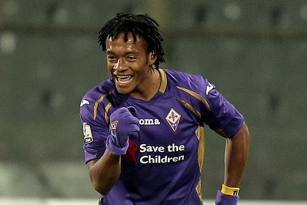 FLORENCE, ITALY - JANUARY 21: Guillermo Cuadrado of ACF Fiorentina celebrates after scoring a goal during the TIM Cup match between the TIM Cup match between ACF Fiorentina and Atalanta BC at Artemio Franchi on January 21, 2015 in Florence, Italy.  (Photo by Gabriele Maltinti/Getty Images)