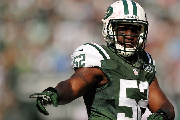 EAST RUTHERFORD, NJ - OCTOBER 20: David Harris #52 of the New York Jets reacts during the second quarter against the New York Jets at MetLife Stadium on October 20, 2013 in East Rutherford, New Jersey. (Photo by Maddie Meyer/Getty Images) EAST RUTHERFORD, NJ - OCTOBER 20: David Harris #52 of the New York Jets reacts during the second quarter against the New York Jets at MetLife Stadium on October 20, 2013 in East Rutherford, New Jersey. (Photo by Maddie Meyer/Getty Images)