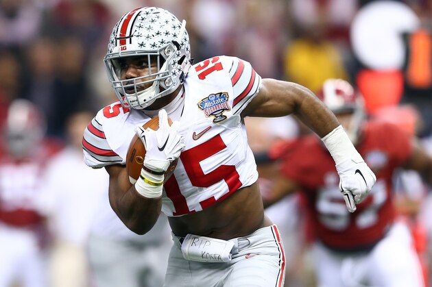 NEW ORLEANS, LA - JANUARY 01:  Ezekiel Elliott #15 of the Ohio State Buckeyes runs the ball against the Alabama Crimson Tide during the All State Sugar Bowl at the Mercedes-Benz Superdome on January 1, 2015 in New Orleans, Louisiana.  (Photo by Streeter Lecka/Getty Images)