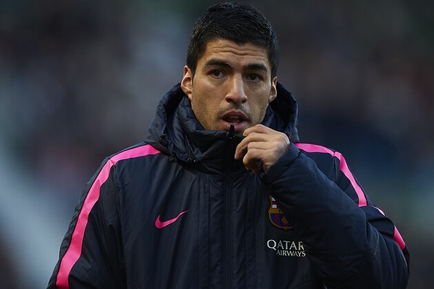 ELCHE, SPAIN - JANUARY 24:  Luis Suarez of Barcelona looks on prior to the start of the La Liga match between Elche FC and FC Barcelona at Estadio Manuel Martinez Valero on January 24, 2015 in Elche, Spain.  (Photo by Manuel Queimadelos Alonso/Getty Images)