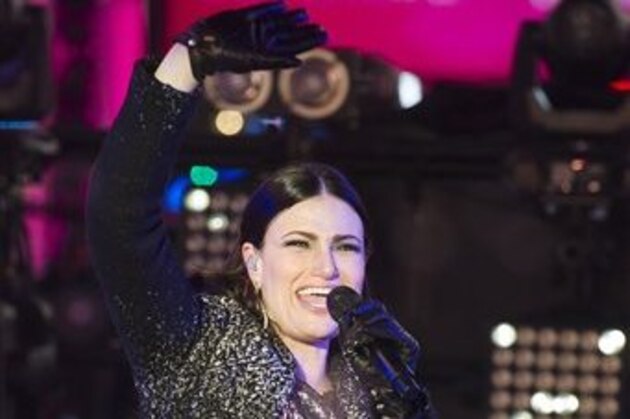 Idina Menzel performs in Times Square during New Year's Eve celebrations on Wednesday, Dec. 31, 2014 in New York. (Photo by Charles Sykes/Invision/AP)