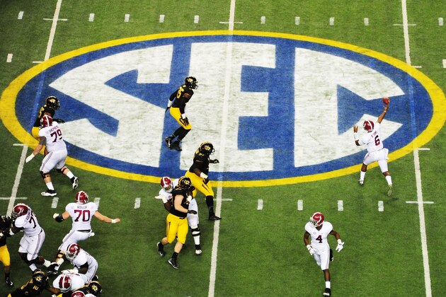 ATLANTA, GA - DECEMBER 06:  Blake Sims #6 of the Alabama Crimson Tide passes against the Missouri Tigers in the third quarter of the SEC Championship game at the Georgia Dome on December 6, 2014 in Atlanta, Georgia.  (Photo by Scott Cunningham/Getty Images)
