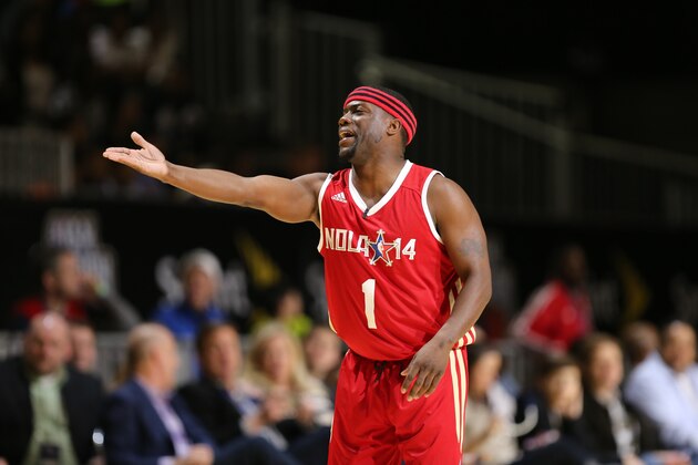 NEW ORLEANS, LA - FEBRUARY 14: Comedian Kevin Hart of the West Team reacts to a play during the Sprint NBA All-Star Celebrity Game at Sprint Arena during the 2014 NBA All-Star Jam Session at the Ernest N. Morial Convention Center on February 14, 2014 in New Orleans, Louisiana. NOTE TO USER: User expressly acknowledges and agrees that, by downloading and/or using this photograph, user is consenting to the terms and conditions of the Getty Images License Agreement.  Mandatory Copyright Notice: Copyright 2014 NBAE (Photo by Joe Murphy/NBAE via Getty Images)