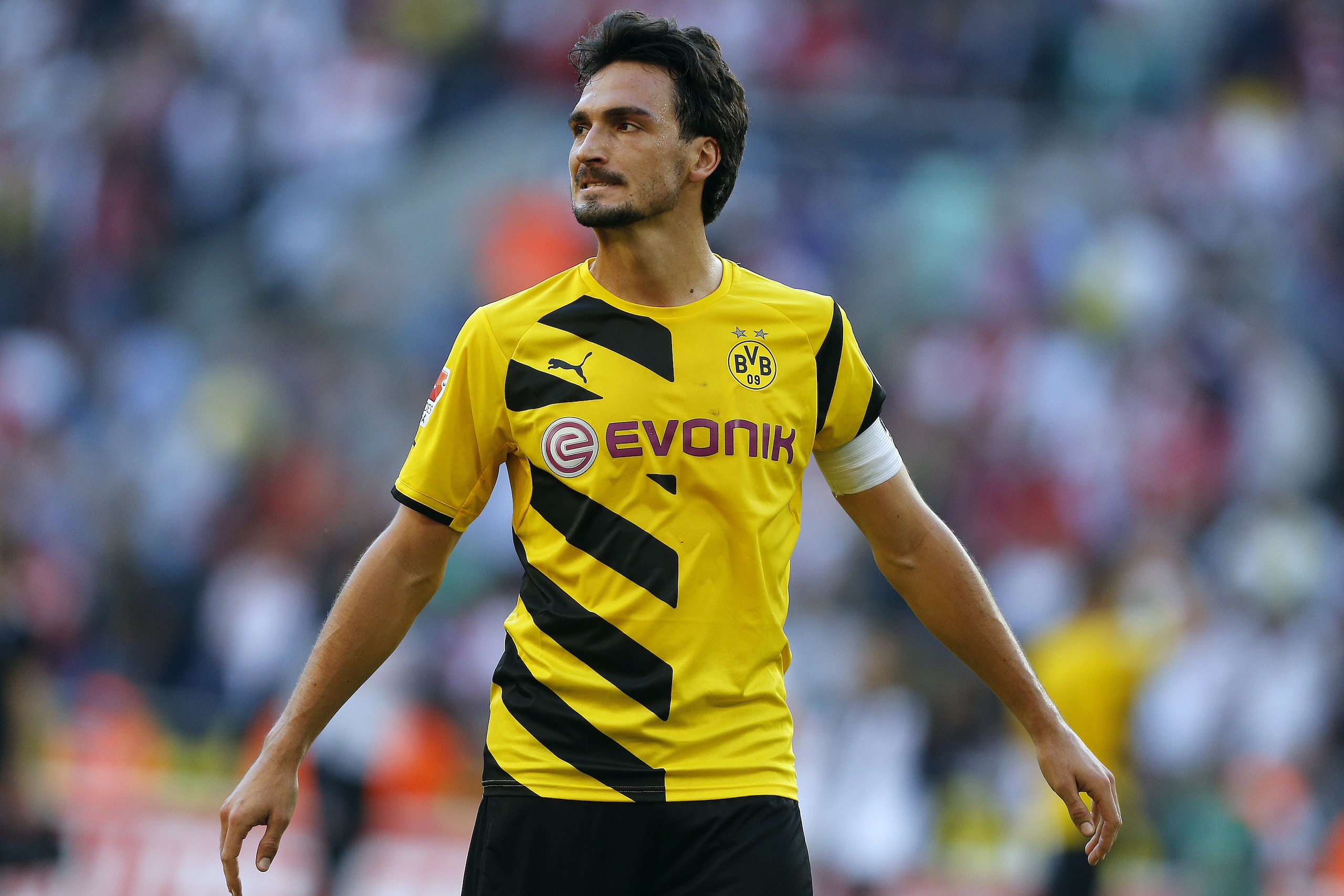 Dortmund's Mats Hummels reacts after losing the German first division Bundesliga soccer match between 1.FC Cologne and BvB Borussia Dortmund in Cologne, Germany, Saturday, Oct. 18, 2014. (AP Photo/Frank Augstein)