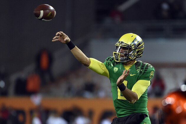 CORVALLIS, OR - NOVEMBER 29:  Quarterback Marcus Mariota #8 of the Oregon Ducks passes the ball during the third quarter of the game against the Oregon State Beavers at Reser Stadium on November 29, 2014 in Corvallis, Oregon.  (Photo by Steve Dykes/Getty Images)