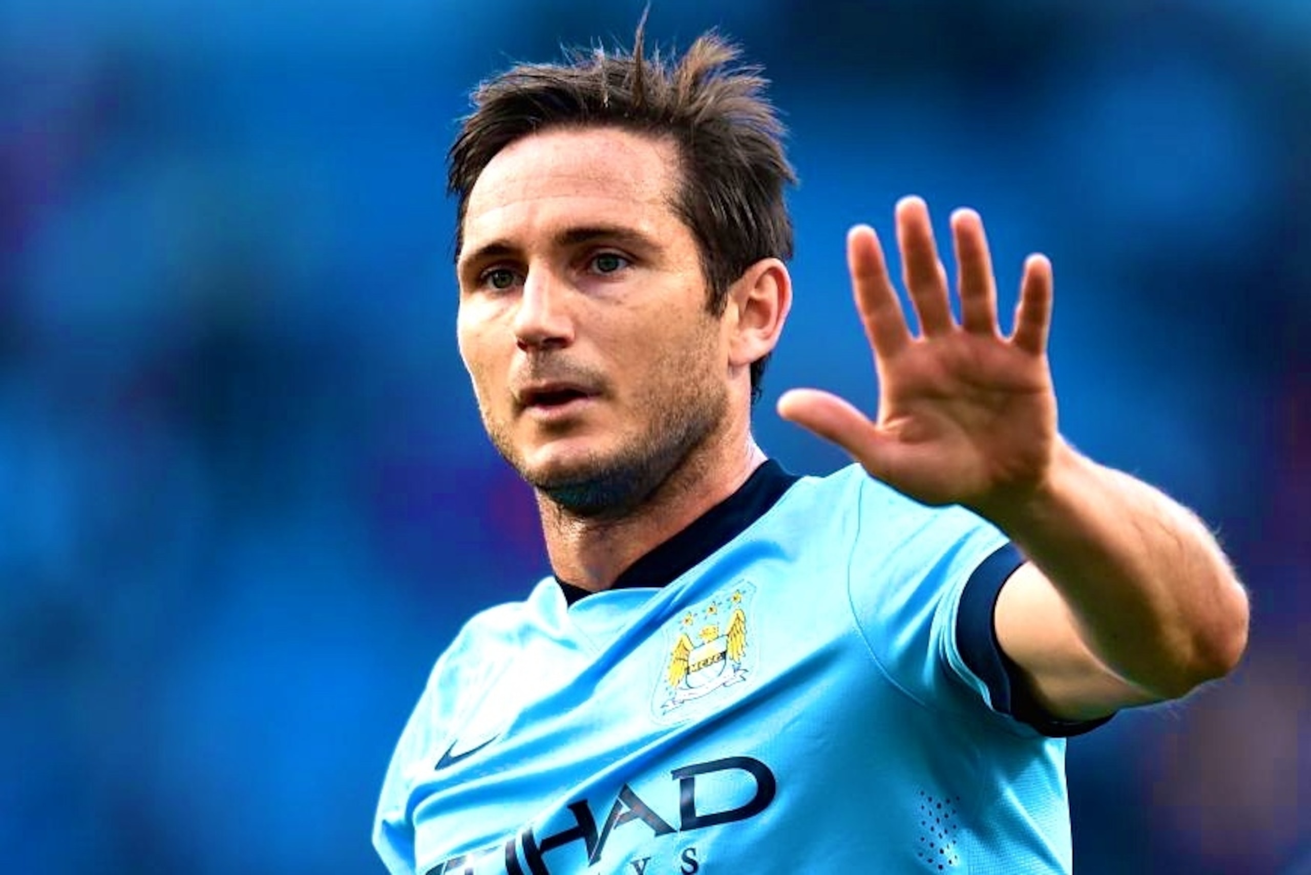 MANCHESTER, ENGLAND - SEPTEMBER 21:  Frank Lampard of Manchester City salutes the Chelsea fans at the end of the Barclays Premier League match between Manchester City and Chelsea at the Etihad Stadium on September 21, 2014 in Manchester, England.  (Photo by Shaun Botterill/Getty Images)