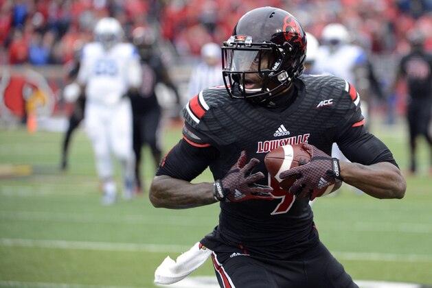 Nov 29, 2014; Louisville, KY, USA; Louisville Cardinals wide receiver DeVante Parker (9) runs the ball against the Kentucky Wildcats during the second half at Papa John's Cardinal Stadium. Louisville defeated Kentucky 44-40.  Mandatory Credit: Jamie Rhodes-USA TODAY Sports