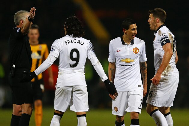 CAMBRIDGE, ENGLAND - JANUARY 23:  Radamel Falcao Garcia, Angel di Maria and Michael Carrick of Manchester United argue with referee Chris Foy during the FA Cup Fourth Round match between Cambridge United and Manchester United at The R Costings Abbey Stadium on January 23, 2015 in Cambridge, England.  (Photo by Julian Finney/Getty Images)