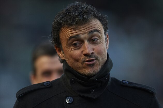 ELCHE, SPAIN - JANUARY 24:  Barcelona manager Luis Enrique reacts prior to the start of the La Liga match between Elche FC and FC Barcelona at Estadio Manuel Martinez Valero on January 24, 2015 in Elche, Spain.  (Photo by Manuel Queimadelos Alonso/Getty Images)