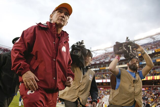 Washington Redskins head coach Mike Shanahan walks off the field after an NFL football game against the Dallas Cowboys in Landover, Md., Sunday, Dec. 22, 2013. The Cowboys defeated the Redskins 24-23. (AP Photo/Evan Vucci)