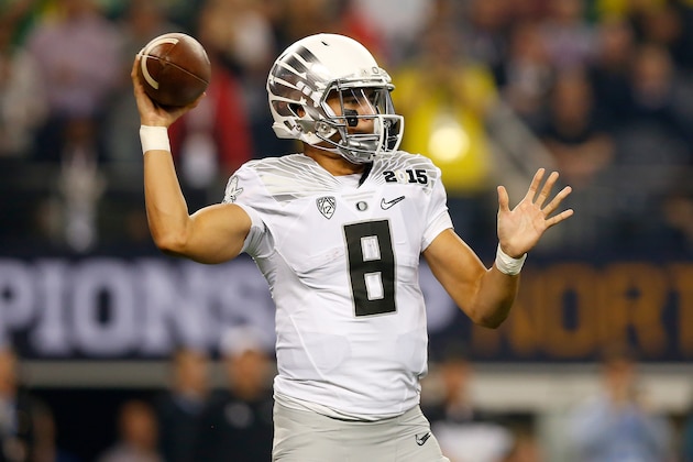 ARLINGTON, TX - JANUARY 12:  Quarterback Marcus Mariota #8 of the Oregon Ducks throws the ball in the first half against the Ohio State Buckeyes during the College Football Playoff National Championship Game at AT&T Stadium on January 12, 2015 in Arlington, Texas.  (Photo by Tom Pennington/Getty Images)
