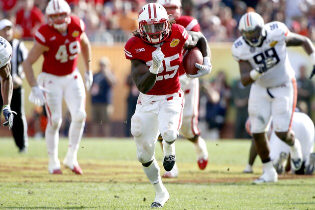 TAMPA, FL - JANUARY 1: Running back Melvin Gordon #25 of the Wisconsin Badgers out runs defensive back Jermaine Whitehead #35 of the Auburn Tigers as he runs 53 yards for a touchdown during the third quarter of the Outback Bowl on January 1, 2015 at Raymond James Stadium in Tampa, Florida. (Photo by Brian Blanco/Getty Images) TAMPA, FL - JANUARY 1: Running back Melvin Gordon #25 of the Wisconsin Badgers out runs defensive back Jermaine Whitehead #35 of the Auburn Tigers as he runs 53 yards for a touchdown during the third quarter of the Outback Bowl on January 1, 2015 at Raymond James Stadium in Tampa, Florida. (Photo by Brian Blanco/Getty Images)
