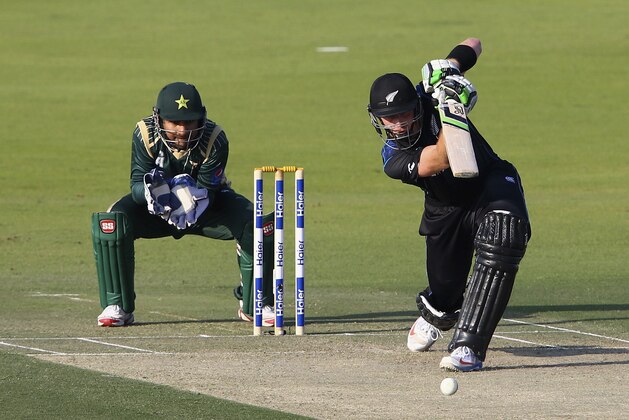 ABU DHABI, UNITED ARAB EMIRATES - DECEMBER 17:  Martin Guptill of New Zealand bats during the 4th One Day International match between Pakistan and New Zealand at Sheikh Zayed Stadium on December 17, 2014 in Abu Dhabi, United Arab Emirates.  (Photo by Francois Nel/Getty Images)