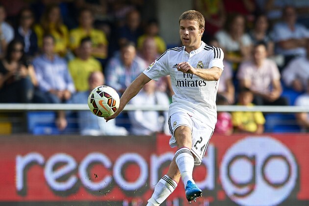 VILLARREAL, SPAIN - SEPTEMBER 27:  Asier Illarramendi of Real Madrid in action during the La Liga match between Villarreal CF and Real Madrid at El Madrigal on September 27, 2014 in Villarreal, Spain.  (Photo by Manuel Queimadelos Alonso/Getty Images)