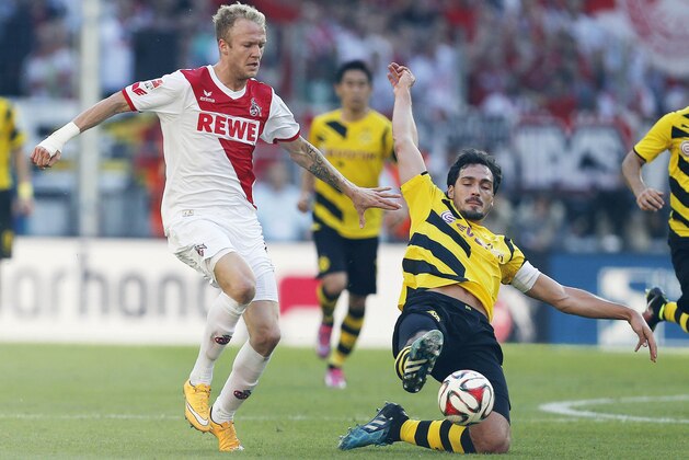 Cologne's Kevin Vogt, left, and Dortmund's Mats Hummels challenge for the ball during the German first division Bundesliga soccer match between 1.FC Cologne and BvB Borussia Dortmund in Cologne, Germany, Saturday, Oct. 18, 2014. (AP Photo/Frank Augstein)