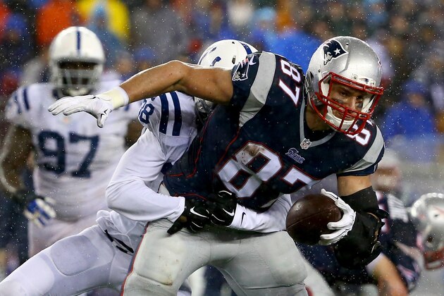 FOXBORO, MA - JANUARY 18:  Rob Gronkowski #87 of the New England Patriots runs with the ball in the third quarter against the Indianapolis Colts of the 2015 AFC Championship Game at Gillette Stadium on January 18, 2015 in Foxboro, Massachusetts.  (Photo by Al Bello/Getty Images)