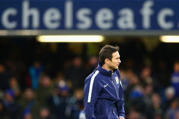 LONDON, ENGLAND - JANUARY 31:  Frank Lampard of Chelsea  warms up ahead of the Barclays Premier League match between Chelsea and Manchester City at Stamford Bridge on January 31, 2015 in London, England.  (Photo by Clive Mason/Getty Images)