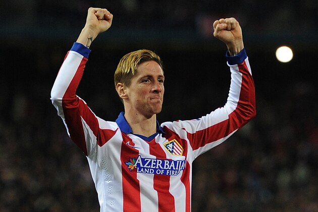 MADRID, SPAIN - JANUARY 28:  (EDITORS NOTE: Retransmission of #462422264 with alternate crop.) Fernando Torres of Club Atletico de Madrid celebrates after scoring his team's opening goal during the Copa del Rey Quarter Final Second Leg match between Club Atletico de Madrid and FC Barcelona at Vicente Calderon Stadium on January 28, 2015 in Madrid, Spain.  (Photo by Denis Doyle/Getty Images)