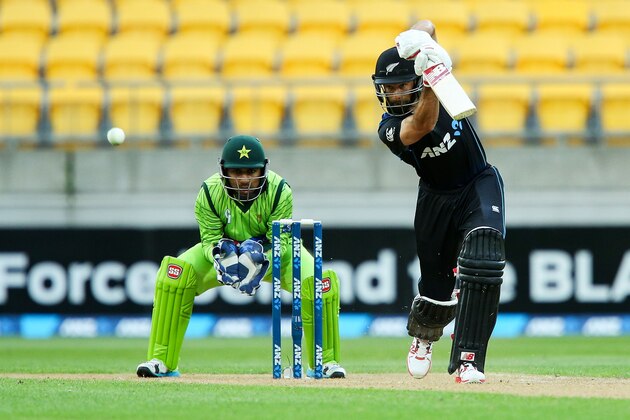 WELLINGTON, NEW ZEALAND - JANUARY 31:  Grant Elliott of New Zealand bats while Sarfraz Ahmed of Pakistan looks on during the One Day International match between New Zealand and Pakistan at Westpac Stadium on January 31, 2015 in Wellington, New Zealand.  (Photo by Hagen Hopkins/Getty Images)