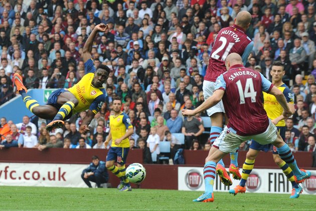 Arsenal's Danny Welbeck, left, takes a shot at goal during the English Premier League soccer match between Aston Villa and Arsenal at Villa Park, Birmingham, England, Saturday, Sept. 20, 2014. (AP Photo/Rui Vieira)