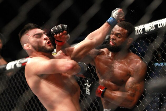LAS VEGAS, NV - JANUARY 31:  Tyron Woodley (R) connects with a punch on Kelvin Gastelum in their welterweight bout during UFC 183 at the MGM Grand Garden Arena on January 31, 2015 in Las Vegas, Nevada. Woodley won by split decision.  (Photo by Steve Marcus/Getty Images)