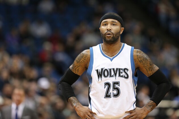 MINNEAPOLIS, MN - JANUARY 21: Mo Williams #25 of the Minnesota Timberwolves during the game against the Dallas Mavericks on January 21, 2015 at Target Center in Minneapolis, Minnesota. NOTE TO USER: User expressly acknowledges and agrees that, by downloading and or using this Photograph, user is consenting to the terms and conditions of the Getty Images License Agreement. Mandatory Copyright Notice: Copyright 2015 NBAE (Photo by Jordan Johnson/NBAE via Getty Images)