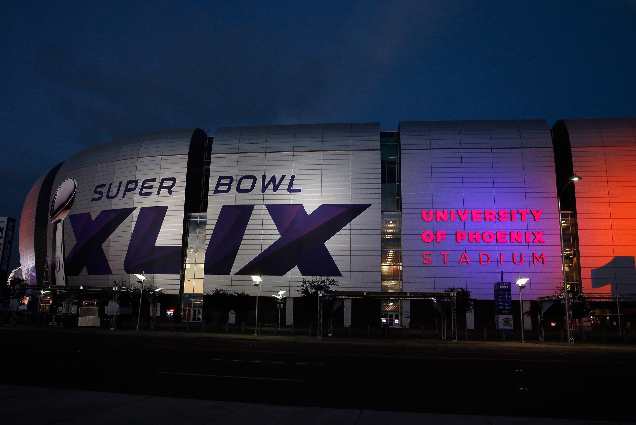 GLENDALE, AZ - JANUARY 31:  General view of University of Phoenix Stadium on January 31, 2015 in Glendale, Arizona. Super Bowl XLIX, between the Seattle Seahawks and New England Patriots, will be held at the University of Phoenix Stadium on Febrauary 1, 2015.  (Photo by Christian Petersen/Getty Images)