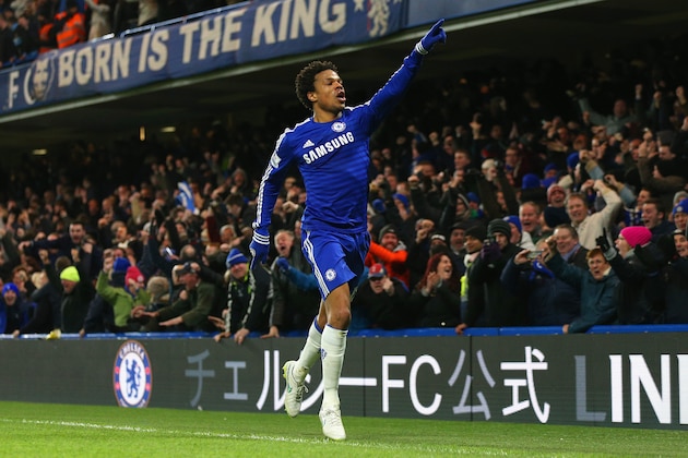 LONDON, ENGLAND - JANUARY 31:  Loic Remy of Chelsea celebrates scoring the opening goal during the Barclays Premier League match between Chelsea and Manchester City at Stamford Bridge on January 31, 2015 in London, England.  (Photo by Clive Mason/Getty Images)