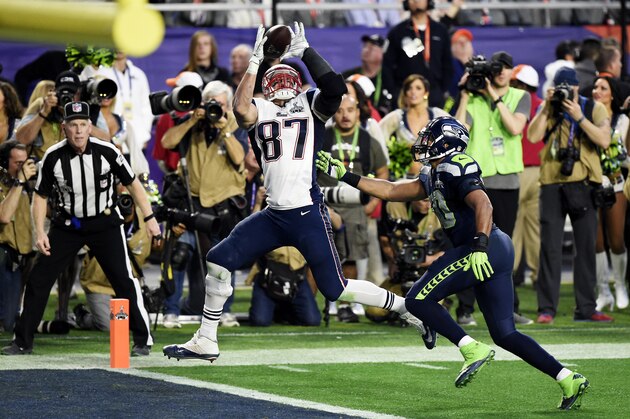 GLENDALE, AZ - FEBRUARY 01:   Rob Gronkowski #87 of the New England Patriots catches a 22 yard pass for a touchdown over  K.J. Wright #50 of the Seattle Seahawks in the second quarter during Super Bowl XLIX at University of Phoenix Stadium on February 1, 2015 in Glendale, Arizona.  (Photo by Harry How/Getty Images)