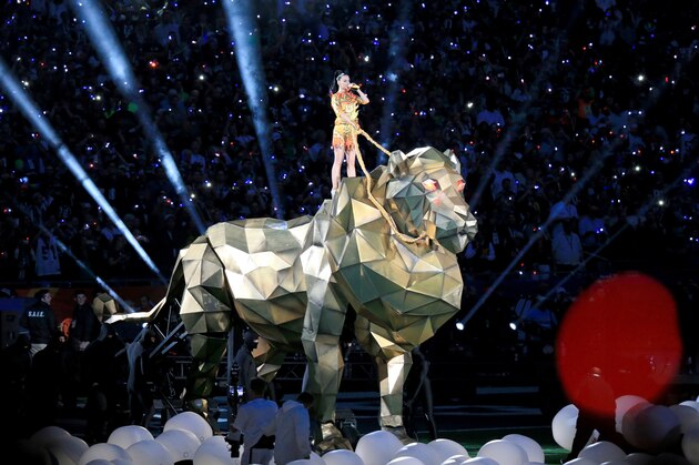 GLENDALE, AZ - FEBRUARY 01:  Recording artist Katy Perry performs onstage during the Pepsi Super Bowl XLIX Halftime Show at University of Phoenix Stadium on February 1, 2015 in Glendale, Arizona.  (Photo by Christopher Polk/Getty Images)