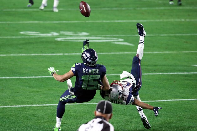 GLENDALE, AZ - FEBRUARY 01:   Jermaine Kearse #15 of the Seattle Seahawks makes a catch against Malcolm Butler #21 of the New England Patriots in the fourth quarter during Super Bowl XLIX at University of Phoenix Stadium on February 1, 2015 in Glendale, Arizona.  (Photo by Andy Lyons/Getty Images)