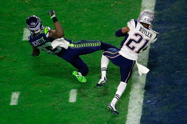 GLENDALE, AZ - FEBRUARY 01:  Malcolm Butler #21 of the New England Patriots intercepts a pass by  Russell Wilson #3 of the Seattle Seahawks intended for Ricardo Lockette #83 late in the fourth quarter during Super Bowl XLIX at University of Phoenix Stadium on February 1, 2015 in Glendale, Arizona.  (Photo by Jamie Squire/Getty Images)