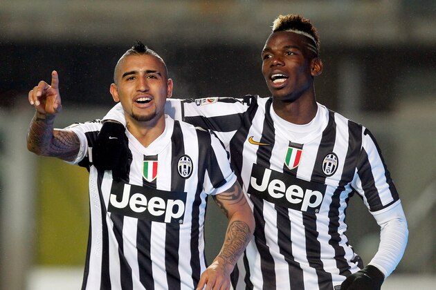 BERGAMO, ITALY - DECEMBER 22:  Arturo Vidal (L) and Paul Pogba of Juventus celebrate the 4th goal during the Serie A match between Atalanta BC and Juventus at Stadio Atleti Azzurri d'Italia on December 22, 2013 in Bergamo, Italy.  (Photo by Maurizio Lagana/Getty Images)